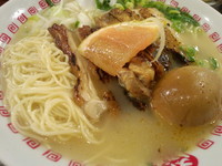 「鷄白湯麺＋鷄チャーシュー＋味玉」@太陽のトマト麺 錦糸町本店の写真