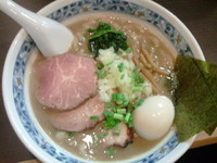 「特製煮干豚骨ラーメン(中盛)」@麺処 夏海の写真