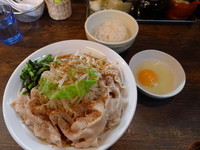 「【3月限定】辛味噌らーめん（中盛）＋ライスセット 1000円」@伝家 志木店の写真