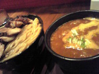 「辛旨濃厚つけ麺　大　霜降りチャーシュー」@あんびしゃす花の写真