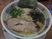 「幸福ラーメン＋ちび玉」@九州とんこつラーメン 幸福軒の写真