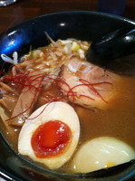 「醤油+味玉」@ら麺 はちにの写真