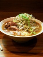 「大ラーメン　野菜マシマシ　ニンニク少な目」@ラーメン神豚 関東学院前店の写真