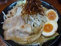 「魁しょうゆ（煮玉子トッピング）」@極旨醤油らーめん 一刻魁堂 アトレ松戸店の写真