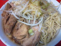 「小豚（野菜･ニンニク･カラメ･麺硬め）＋小ネギ」@ラーメン二郎 西台駅前店の写真