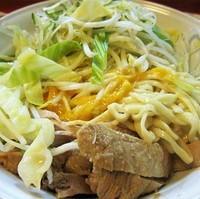 「油そばごまだれ+チーズ（ヤサイニンニク）　900円」@ちばからの写真
