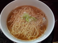 「かけラーメン（黒　大盛２２５ｇ）３５０円＋５０円」@自然洞 麺舗 西口店の写真