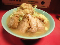 「チャーシュー麺800円（ニンニク、野菜、アブラ）」@ラーメン二郎 歌舞伎町店の写真