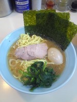 「ラーメン並、味玉（６００＋１００円）、ライス無料」@らーめん武蔵家 千葉本店の写真
