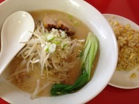 「ラーメンと半チャーハンのセット（￥650）」@東福楼の写真