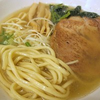 「塩ラーメン　750円」@らーめん紬麦の写真