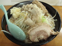 「小ラーメン（ニンニク・アブラ）700円」@豚五里羅の写真