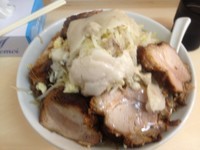 「ラーメン豚入り（ニンニク・アブラ）」@自家製ラーメン 大者の写真