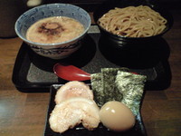 「特製つけ麺中盛（950円）」@つけ麺 みどりの写真