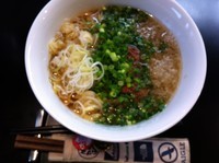 「三種葱増醤油らぁ麺」@牛骨らぁ麺 マタドール 本店の写真