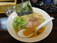 「醤油豚骨ラーメン」@麺家 静の写真