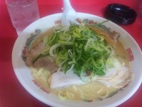 「とんこつラーメン大盛りネギ多め（７５０円）」@とん吉の写真