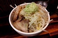 「限定らーめん(大盛)ニンニク野菜普通」@ラーメン まぁびんの写真