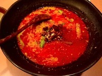 「赤担々麺(840円)ランチはご飯付き」@四川担々麺荘 彩たまやの写真