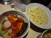 「辛つけめんライト（淡麗）￥８５０＋アンダーグラウン丼￥３５０」@TOKYO UNDER GROUND RAMEN 頑者の写真