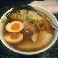「鯵香るワンタンメン＋味付け玉子」@中野汁場 進化の写真