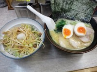 「スペシャル、醤油味850円。ネギチャーシュー丼350円」@横濱家系らーめん 三國家 南本宿店の写真