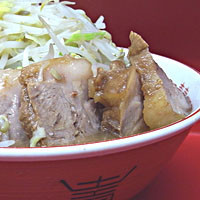 「小豚（麺硬め、ニンニク、ヤサイ）」@ラーメン二郎 湘南藤沢店の写真