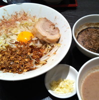 「まぜつけ 並1000円」@ジャンクガレッジ 東京ラーメンストリートの写真