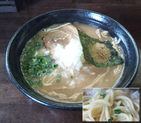 「濃厚魚介豚骨らーめん￥７５０」@麺や 飛来の写真