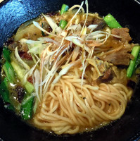 「特製牛スジ伽哩麺（ランチサービス麺大盛） 1000円」@麻布麺房どらいちの写真
