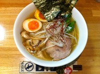 「香り豊かな塩ラーメン+味玉+海苔+替玉」@づゅる麺 豚あじ 恵比寿神社前の写真