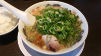 「餃子セット880円(ねぎ多め、脂多め、麺固)　※餃子提供前」@来来亭 川崎菅生店の写真