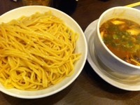 「鶏とシメジの味噌カレーつけ麺」@彩色ラーメン きんせい 高槻駅前店の写真