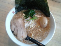 「ギッタギタの背脂醤油ラーメン(味玉)」@梨の花の写真