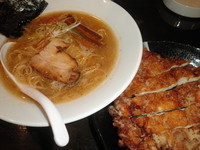 「中華そば６００円＋ジャンボ山賊焼き２９０円」@麺酒臓 第一義の写真