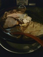 「煮干ラーメン（中）」@すごい煮干ラーメン凪 渋谷東口店の写真