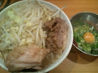 「小ラーメン ねぎたま ニンニク少し 麺少なめ」@ラーメン二郎 八王子野猿街道店2の写真