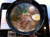 「豚そば銀次郎+とろ～り半熟味玉」@らあめん花月嵐 成田国際空港店の写真