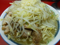 「小ラーメン豚入り（ヤサイ・ニンニク）」@ラーメン二郎 目黒店の写真