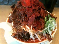 「骨肉らーめん赤辛(880円)」@チョモランマヤマ 渋谷道玄坂店の写真