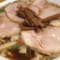 「鶏そば焼豚ワンタンメン\1150＋大盛り\100」@進京亭の写真