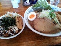 「らーめん（中盛サービス）+炙り豚飯」@大勝軒 佐貫店の写真