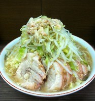 「小豚ラーメン（750円）ヤサイマシマシアブラ」@ラーメン二郎 横浜関内店の写真