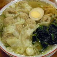 「雲呑麺（塩）＋ミニ丼セット　￥８４０」@広州市場 新宿東口店の写真