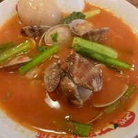 「太陽のボンゴレ麺（味付玉子トッピング）」@太陽のトマト麺 西新井支店の写真