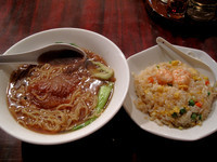 「フカヒレラーメン＋海老入り半チャーハン」@中国料理 北京飯店 秋葉原店の写真