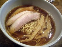 「【期間限定】アジ煮干ラーメン（葱抜）＋焼豚、650＋100円」@中華そば 桃李の写真