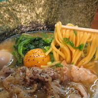 「醤油豚骨肉そば（並）（７５０円）」@横浜家系ラーメン 二代目 肉そば家の写真