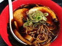 「富山ブラックらーめん」@麺家いろは 京都駅ビル店の写真