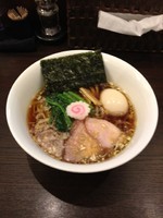 「手打ち中華そば（味玉、小ライス）」@ビーハイブ ゲンキノモトの写真